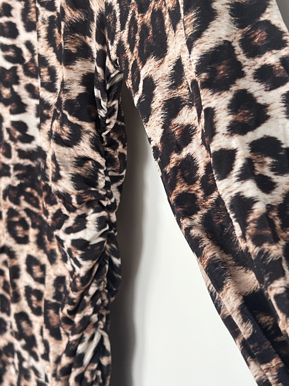 Farm Rio Leopard Jersey Mock Neck Ruched Top Natural Size S - Picture 5 of 7
